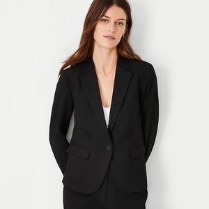Ann Taylor Black Blazer - One Button Blazer in Seasonless Stretch - Size 00